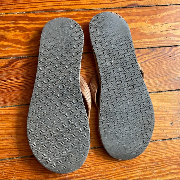 Aeropostale Leather Flip Flops - Size 9 - Picture 5 of 6